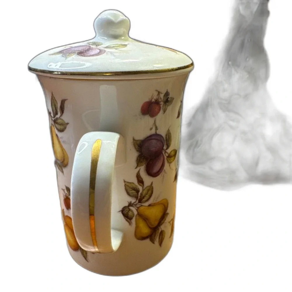 St. George Fine Bone China Made in England Tea Coffee Mug with Basket